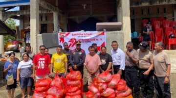 Polres Nabire memberikan bantuan, terhadap warga yang terdampak banjir