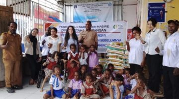 Dinas Ketahanan Pangan Nabire Serahkan 1 Ton Beras, Dukung Yayasan Difabel Rawat Anak Papua