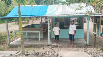 Pemerintah Salurkan Bantuan Usaha dan Modal Awal kepada Koordinator Suku Wate di Kampung Waharia