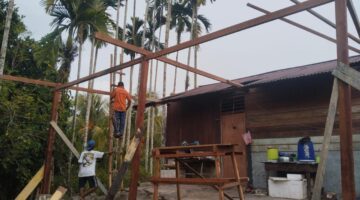 Renovasi Rumah Koordinator Suku Wate di Waharia, Wujud Dukungan Nyata Program Pemerintah di Nabire