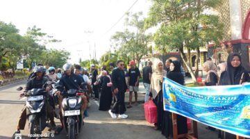 Alumni Darul Fikri dan OSIS SMA Almadina Nabire Berbagi 200 Takjil di Masjid Agung Al-Falah