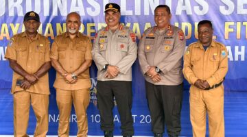 Wakil Gubernur Papua Tengah Deinas Geley memimpin Rapat Koordinasi Lintas Sektoral Operasi Ketupat Noken 2026 di Nabire.