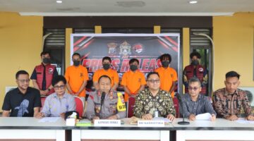 POLRES MIMIKA MUSNAHKAN SABU DAN GANJA SENILAI Rp520 JUTA, 28 TERSANGKA BERHASIL DICIDUK DALAM TIGA BULAN